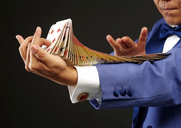 Magicien à reims : des illusions qui rapprochent les gens !