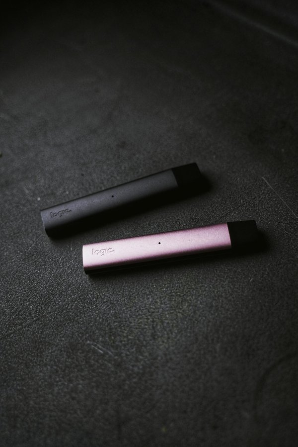 Découvrez le puff 15000 razzbar : vapotez avec style !